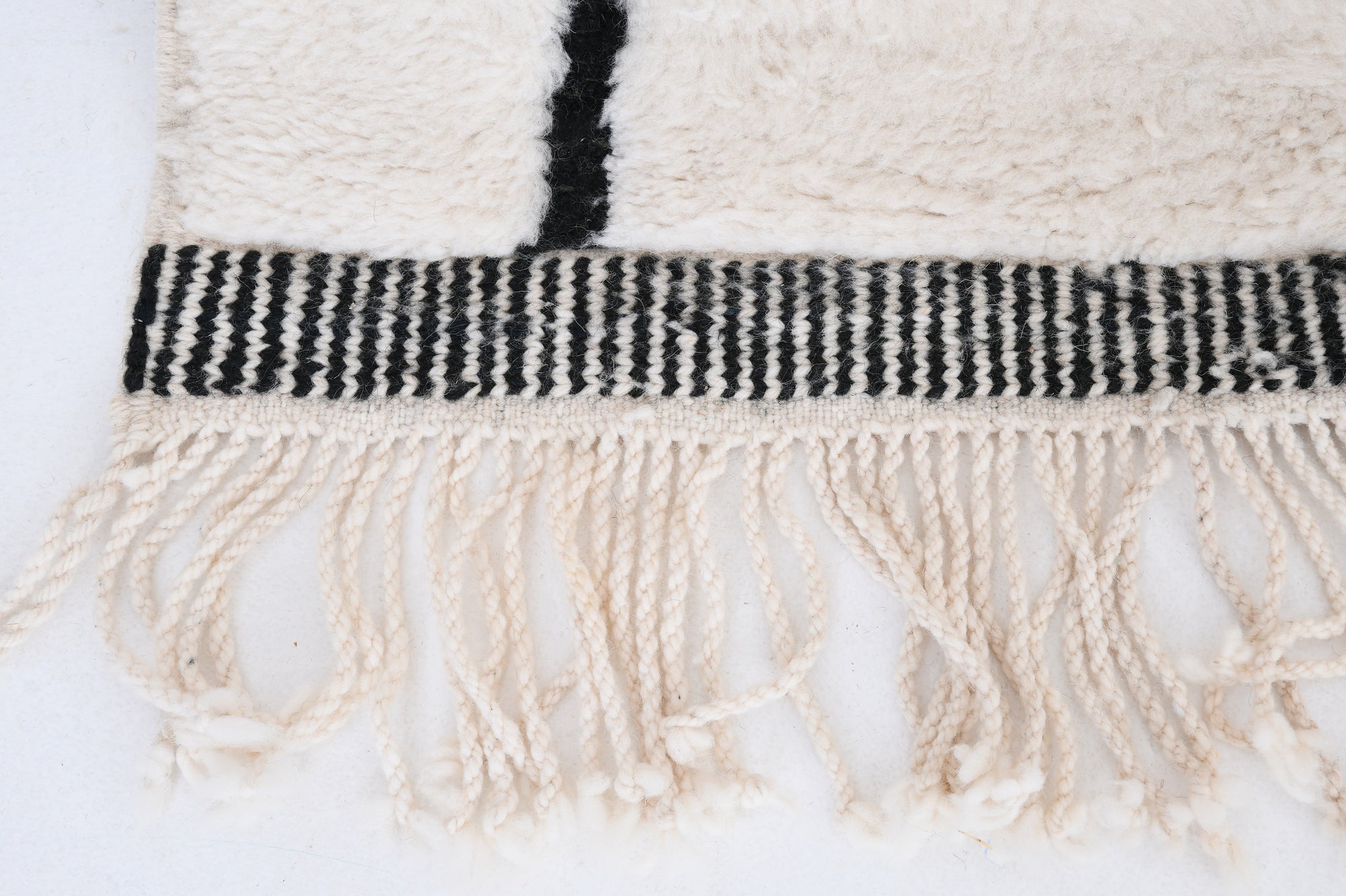 Black and White Art Rug 3248