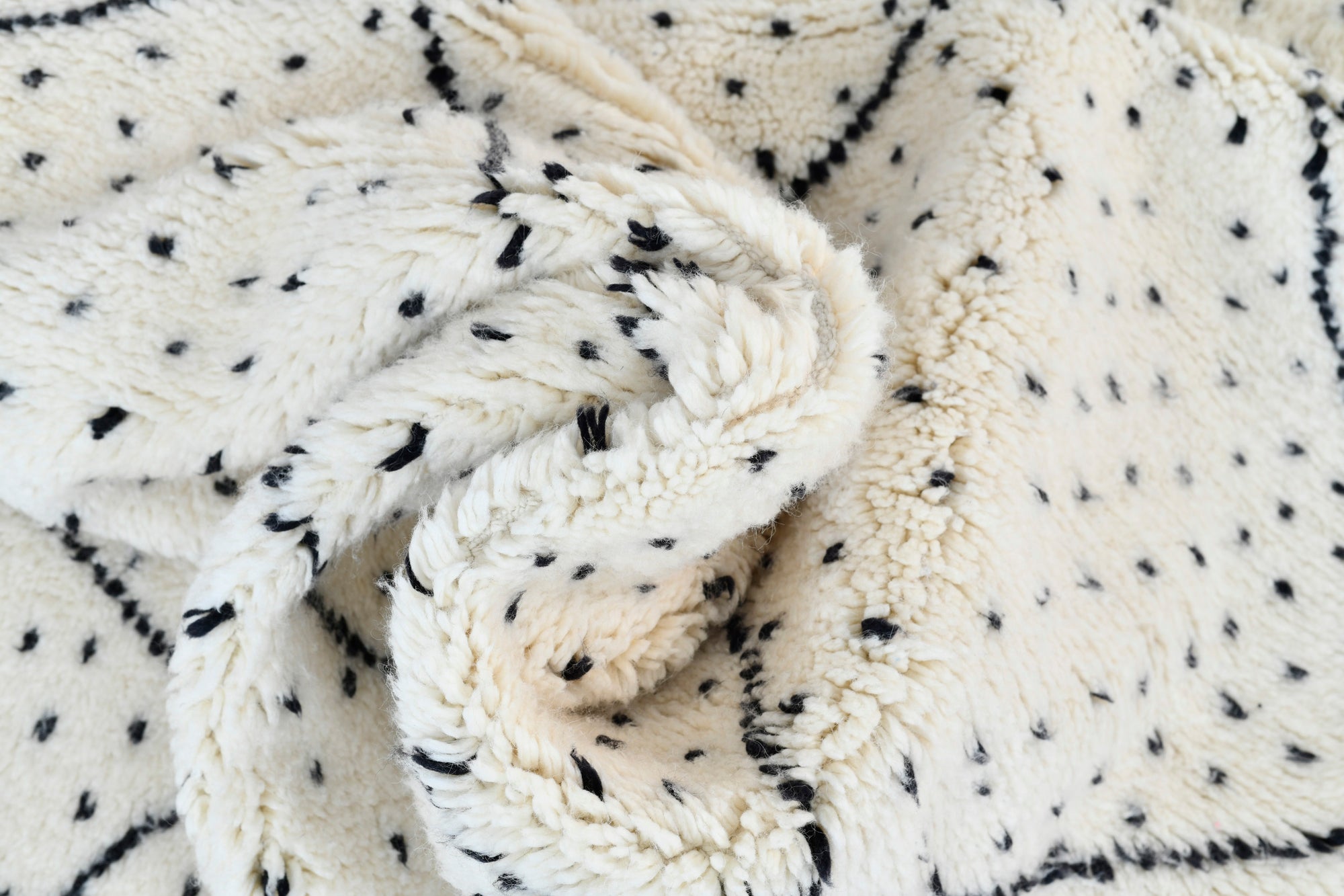 Black and White Berber Area Rug 3330