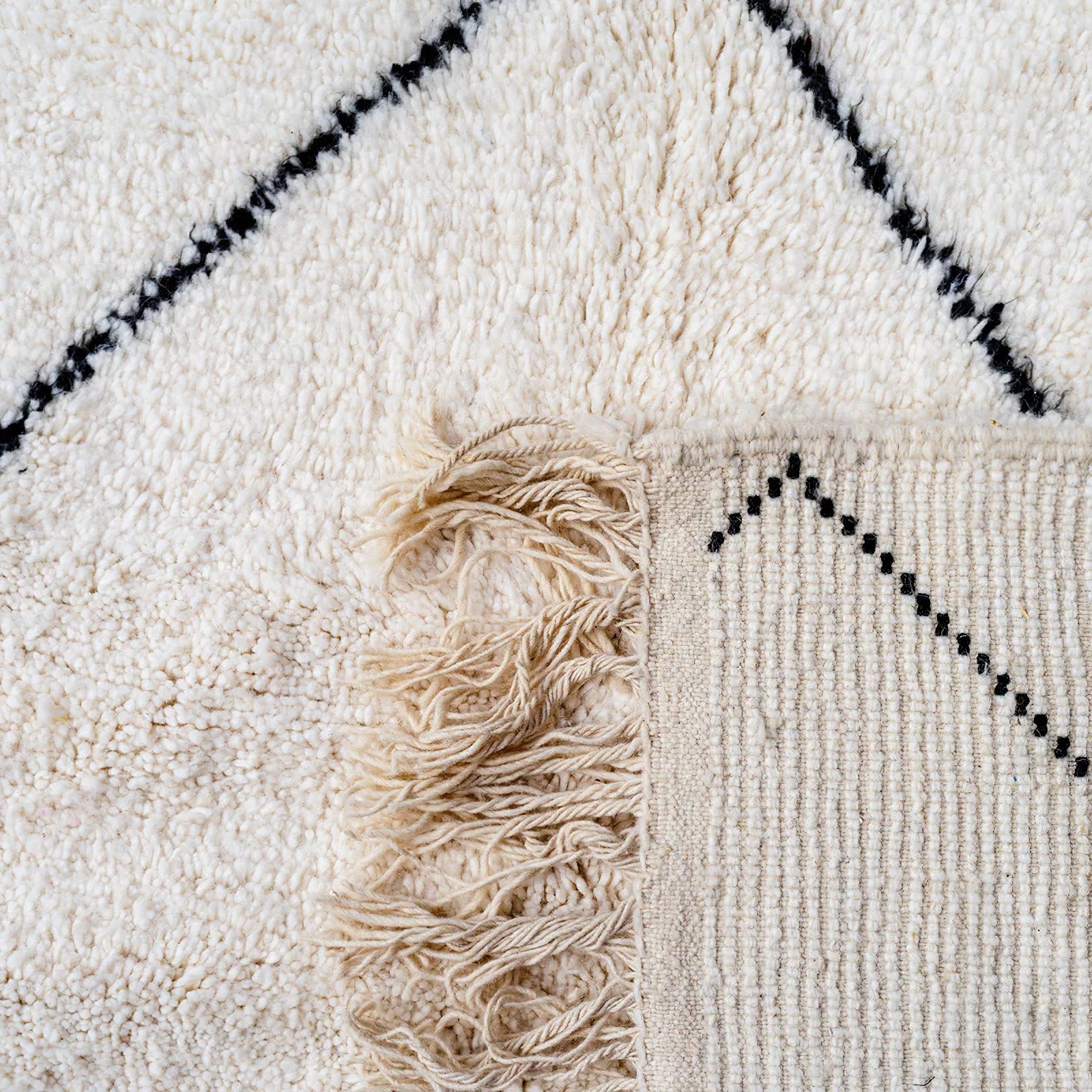 Black and White Beni 3549